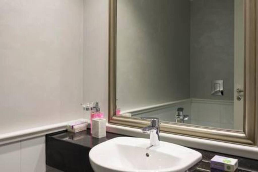 Versace Tower Luxury Suites - Downtown Beirut Esterno foto